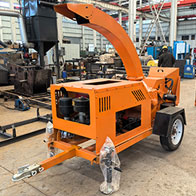 Traction type brush chipper