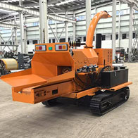 Crawler type brush chipper